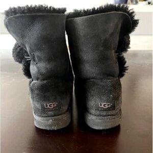 Women’s size 9 Black Uggs